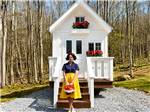 A woman dressed like Snow White - thumbnail
