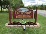 Welcome sign at Royal Mountain Campground - thumbnail