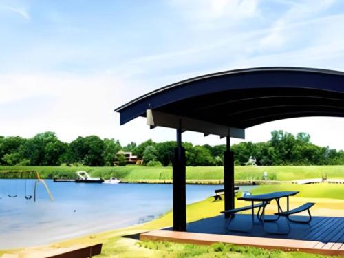 Covered panic area at Ham Lake Resort