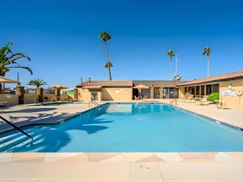 Pool at site Pacific Manor