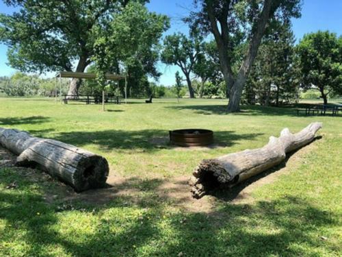 Firepit and picnic area