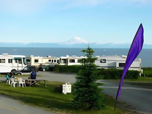 View of the RV sites by the water at Scenic View RV Park