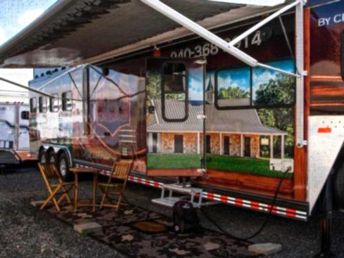 RV parked with seating area at Hipico Santa Fe