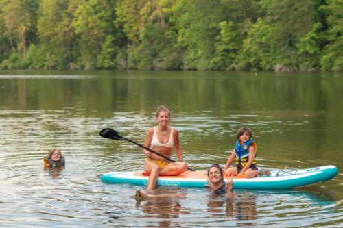 People on a standup paddle board