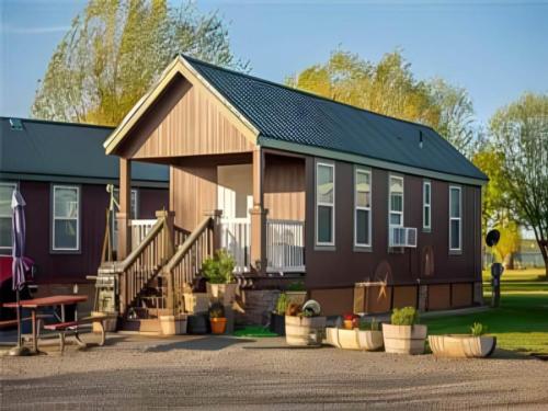 Cabin at site Warden Lake RV Resort