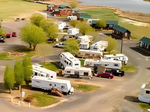 Parked RV's at site 	Warden Lake RV Resort