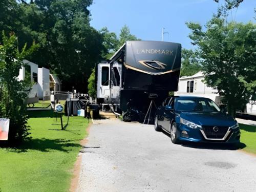 Parked trailer at site Drifters RV Park