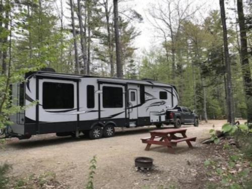 5th wheel in RV site at Coos Canyon Campground and Cabins