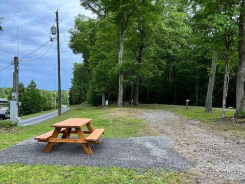 picnic table at RV site at Bear Mountain Cabins & Campgrounds