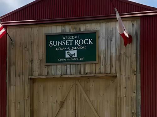 Sunset Rock RV Park & Lake Shore