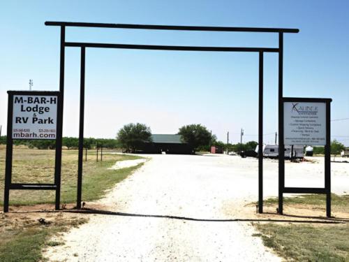 Clubhouse at site M Bar H Lodge and RV Park
