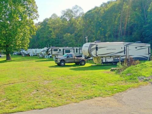 Sites lined up at Hotel RV Beaver