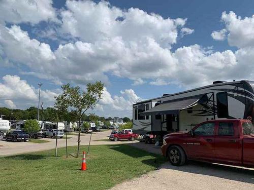 Parked trailers at site Plantation Place RV Park