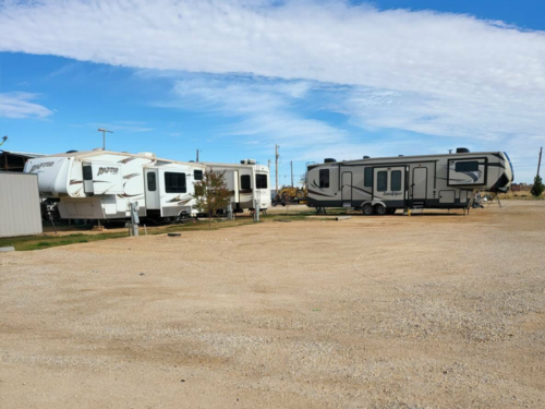 RVs lined up at Monarchy Country RV Park