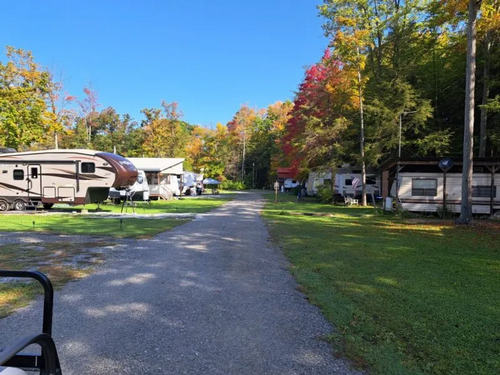 A road leading to RV sites at Glendale Valley Campground