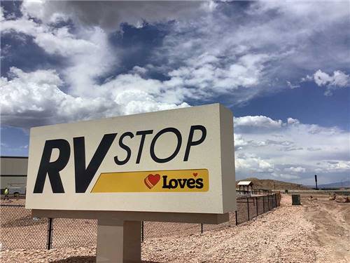 The front entrance sign at LOVE'S RV STOP - 581