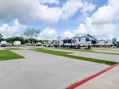 Open RV spot at Alvin RV Resort
