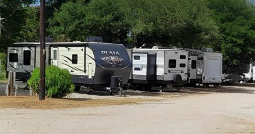 Parked trailers at site Franklin Oasis RV Park