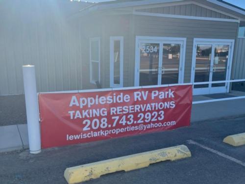Sign and office building at Appleside RV