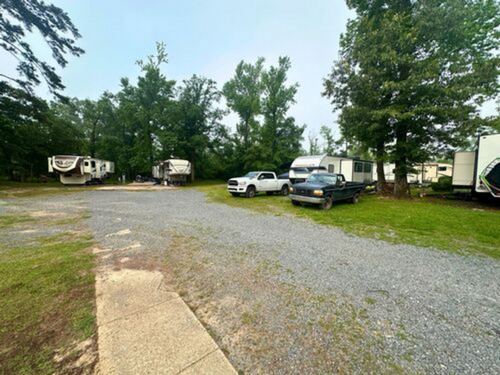 Gravel road at Bundick Lake RV Park