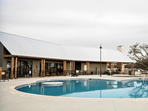 Pool at site Horseshoe Ridge RV Resort