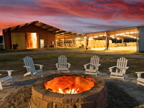 Chairs arranged around a fire pit at sunset at Cora's Cabins (Savannahs Events)