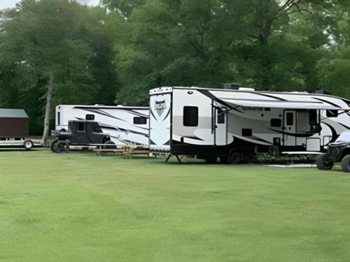 Parked RV's at site Brushy Creek Lodge & Resort