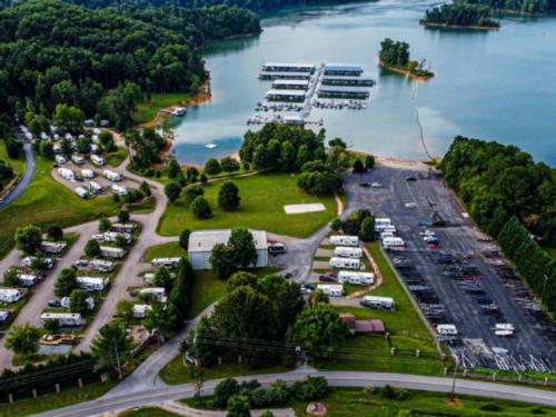 Cove Ridge Marina and Resort