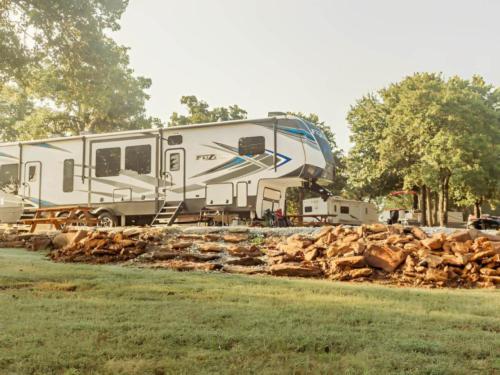 Parked trailer at site Country Dream RV Park