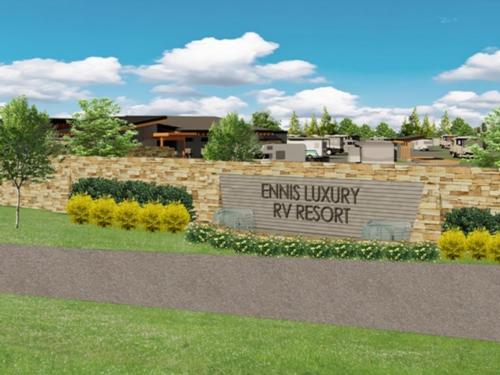 Park sign at the entrance at Ennis Luxury RV Resort