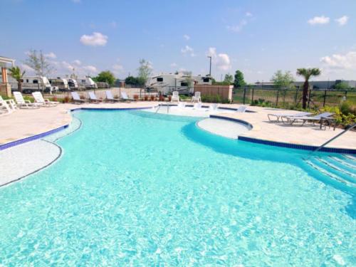 The pool and spa at Jetstream RV Resort - Stafford