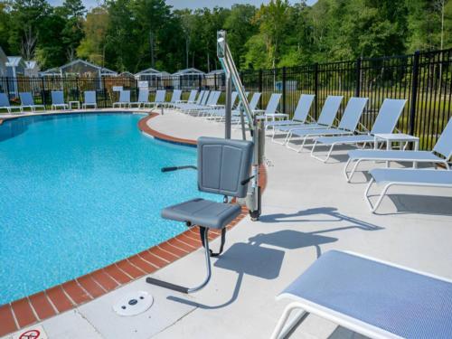 Pool at site Shore Point Cottages