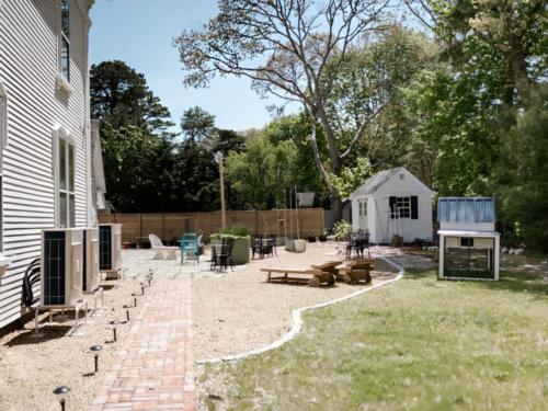 Chicken coop with a storage unit at The Arrival Bed & Breakfast