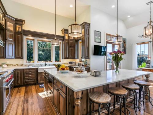 Kitchen inside de la Bleau B&B