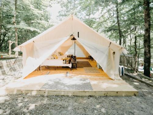 Open look at glamping tent at site Timberline Glamping at Lula