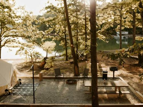 Glamping tent with lake view at Timberline Glamping at Sarasota