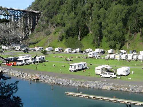 RV parks in grassy sites by water