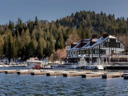 Dock view at site Arrowhead Tree Top Lodge