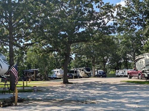 Shady sites at Loto RV Park
