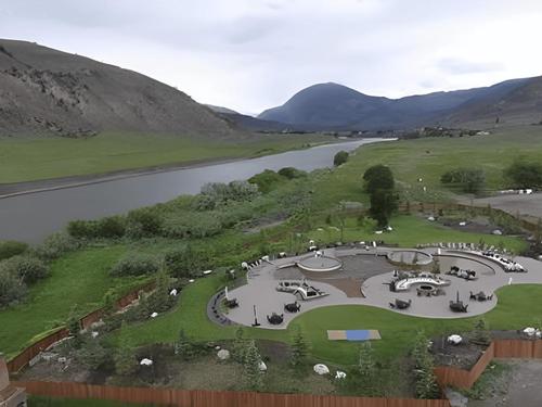 Yellowstone Hot Springs Resort