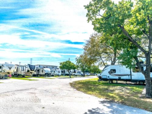 Plantation Oaks RV Park