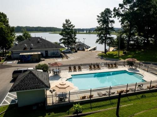 Pool at site River's Rest Marina & Resort