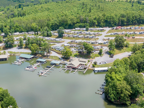 Boat slips at Halesford Harbour Resort