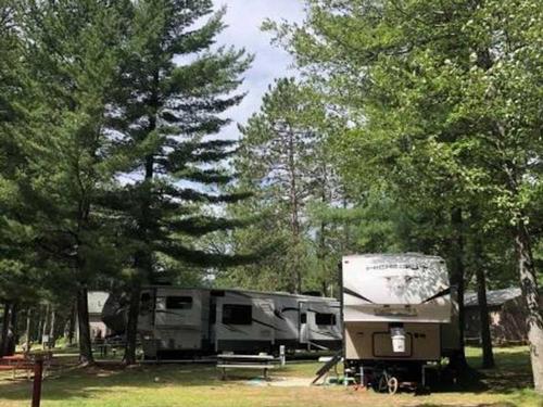 Parked trailer at site Fox Run Family Campground & RV Park
