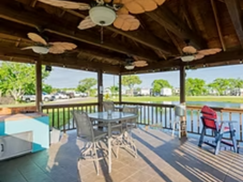 Outdoor seating at Gulf Shores RV Park and Resort