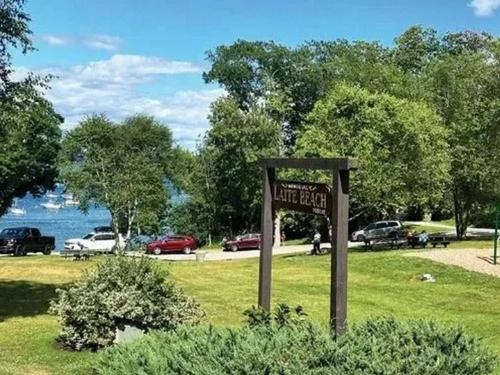 Welcome sign at Pine Grove Cottages