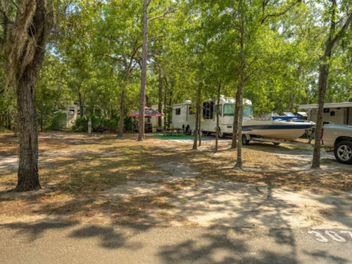 Shade sites at Sun Retreats Crystal River