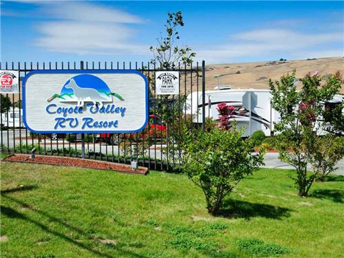 Sign leading into campground resort at COYOTE VALLEY RV RESORT