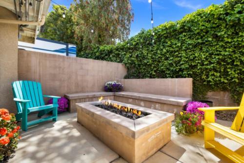 Patio fire area at site Evergreen RV Park