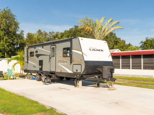 Trailer at site at Ellenton Gardens Sun RV Communities